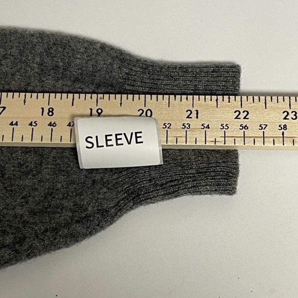 𝅺l .Etienne 100% Lambswool V-Neck Gray Sweater Size 2X /Women's  XL - Picture 7 of 8